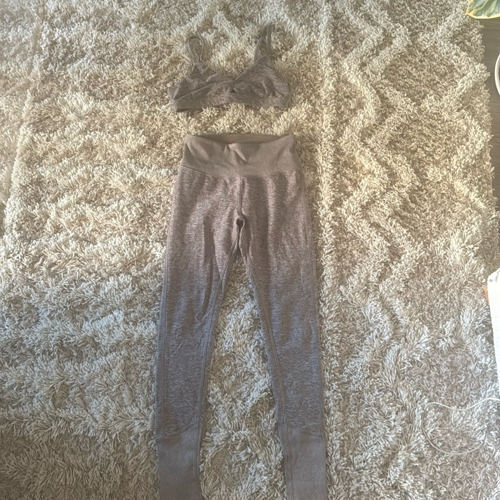 ALO Yoga taupe set